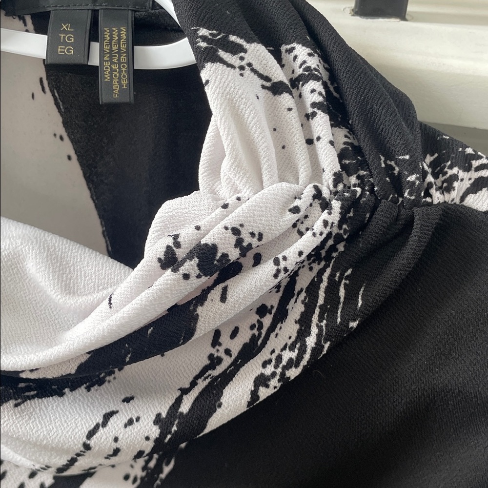 Donna Karan Black and White Sleeveless Cowl Neck Tank - Picture 4 of 8